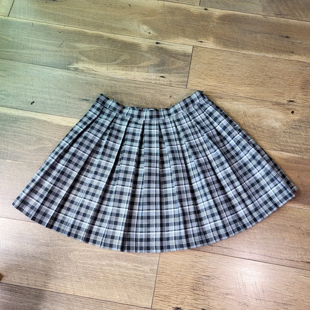Cali 1850 Los Angeles Plaid Pleated Mini Skirt Black White Schoolgirl Womens M